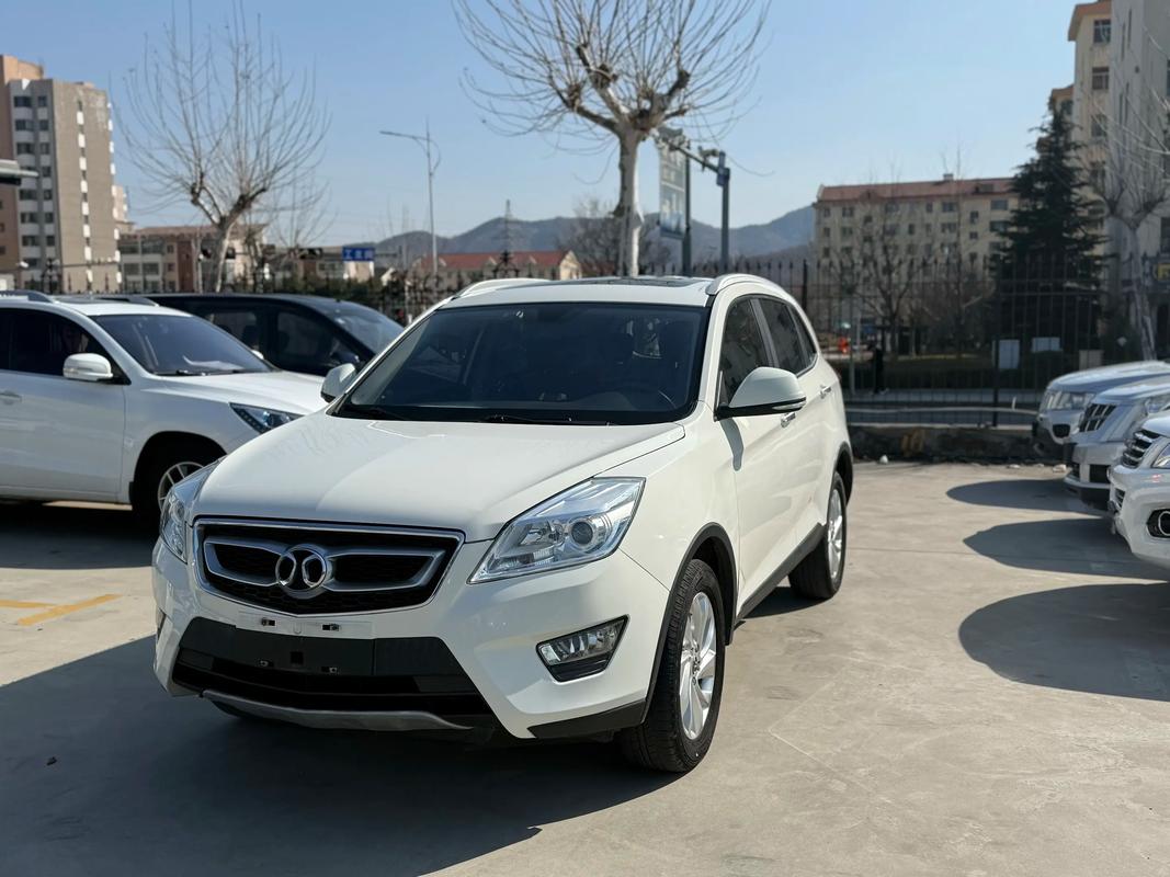 绅宝汽车图片 绅宝汽车图片及价格