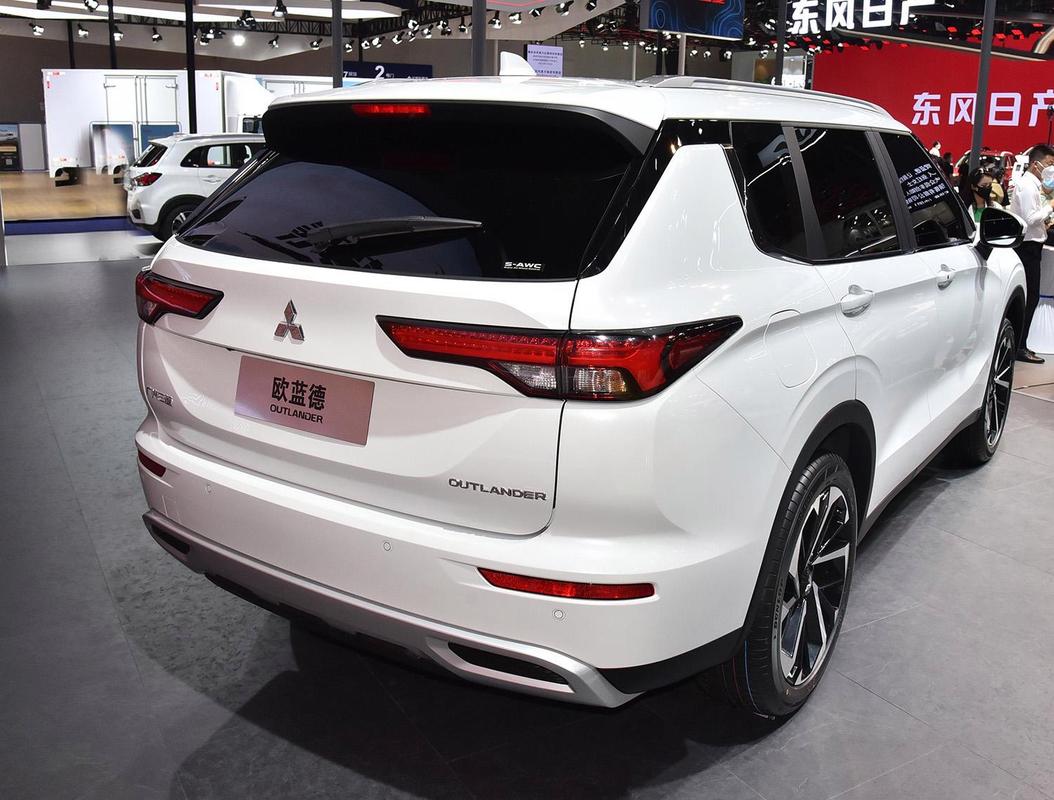 2022款全新三菱欧蓝德七座,三菱欧蓝德7座试驾