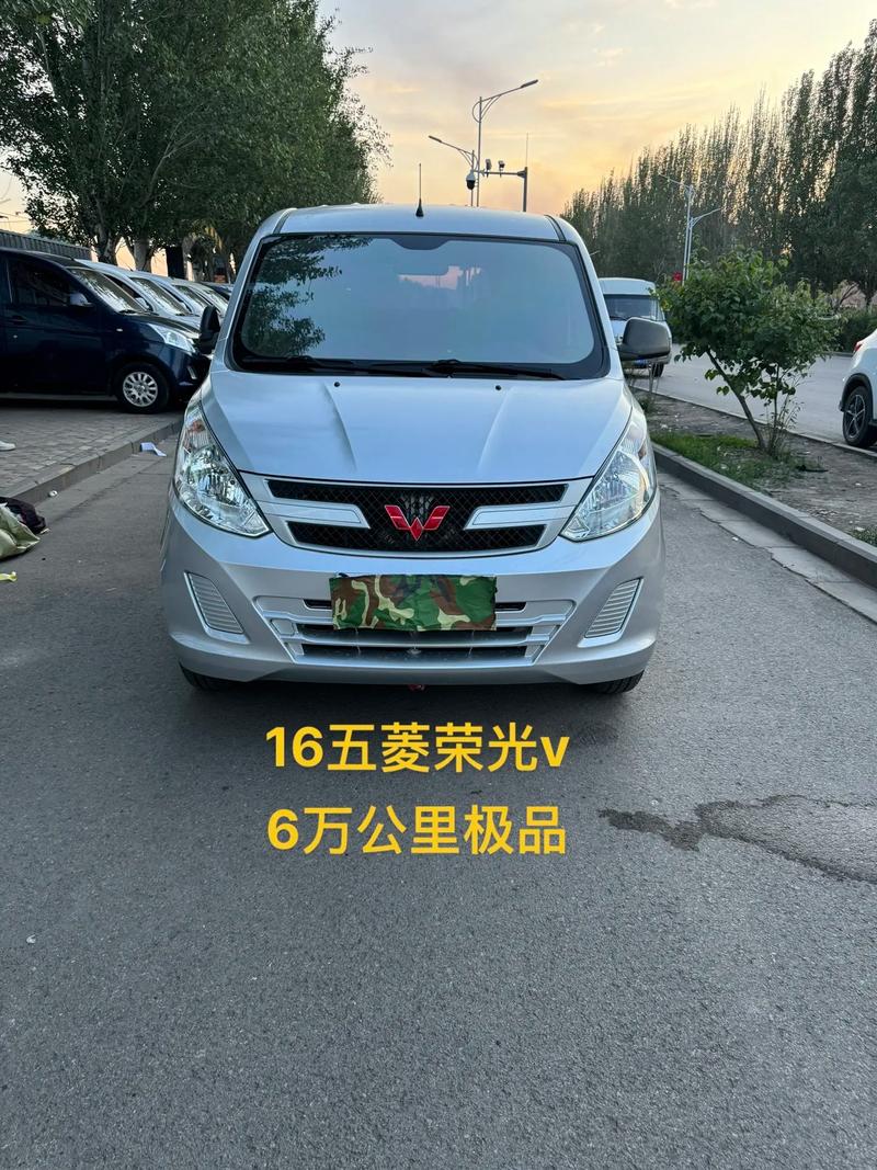 五菱荣光七座面包车多少钱 五菱荣光7座价格